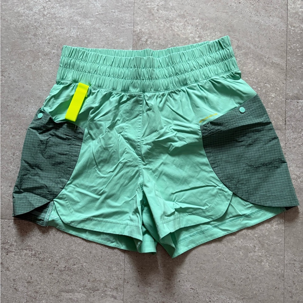 Lululemon Drop-In Pocket High Rise Hiking Short